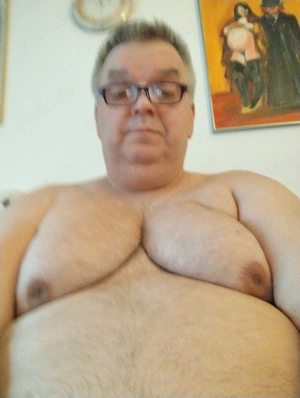 Hallo aus Dortmund gibt's aktive Männer die mich gerne täglich ab 15 Uhr Ende 24 Uhr poppen stoßen 