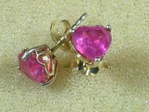 NEU: Ohrstecker 925 Silber vergoldet mit Rubin-Herzen