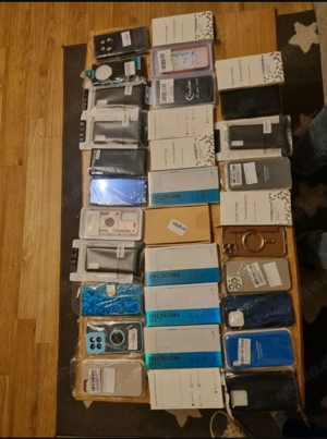 verschiedene handyhüllen 