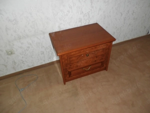 2 Nachttische, 2 Schübe, Kirsch, B 65 cm H 52 cm Bild 2