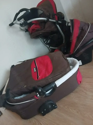 Kinderwagen mit Babyschale und Autositz