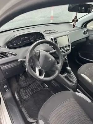 Peugeot 208 208 PureTech 82 Active