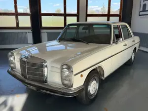 Mercedes-Benz 230 Limousine (W114) - Oldtimer Bild 2