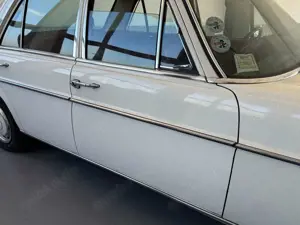 Mercedes-Benz 230 Limousine (W114) - Oldtimer Bild 3