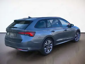 Skoda Octavia Combi Tour 2.0TDI LED.DSG.NAV.AHK.KAM.HUD.SignA.KE Bild 4
