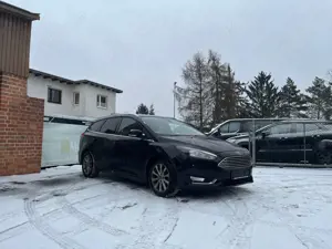 Ford Focus Titanium - Sitzheizung - Navi  - PDC -