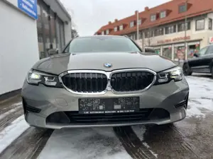 BMW 320 e xDrive Advantage SpurAss+DigCock+LED+Navi