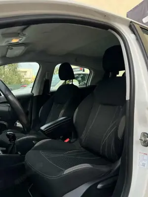 Peugeot 208 208 HDi 68 Access Bild 2