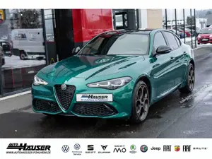 Alfa Romeo Giulia INTENSA 2.0 Turbo AT8 Q4 PANORAMA HARMAN-KARDON BR