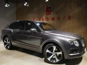 Bentley Bentayga Bentayga W12 Mulliner-Rear Entertainment-Blackpack Bild 2