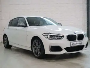 BMW 135 M135i xDrive Aut. LED Navi Alcantara 8-fach Bild 3