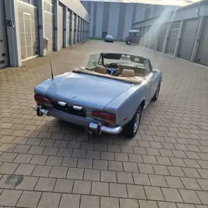 Fiat 124 Spider Bild 4