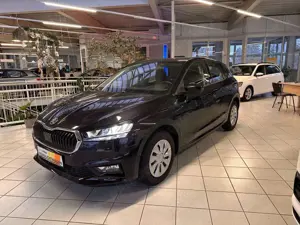 Skoda Fabia Selection DSG*Parkpilot*DAB*SHZ*5J/100TKM Garantie Bild 2