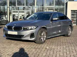 BMW 320 320 i Lim. / AHK schwenkbar / Glasdach el.