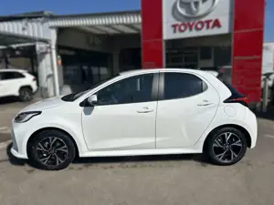 Toyota Yaris Hybrid 116 1.5 VVT-i Teamplayer Bild 2