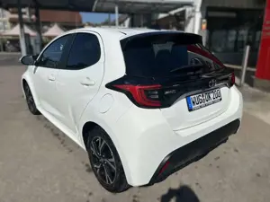Toyota Yaris Hybrid 116 1.5 VVT-i Teamplayer Bild 3