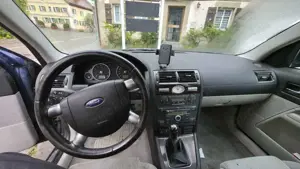 Ford Mondeo 1.8 SCI Ghia Bild 3