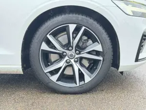 Volvo V60 T8 Twin Engine Recharge AWD*R Design*AHK*Kam Bild 4