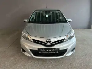 Toyota Yaris Life/1.Hand/Scheckheft/6.Gang/Kamera/PDC Bild 3