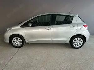 Toyota Yaris Life/1.Hand/Scheckheft/6.Gang/Kamera/PDC Bild 4