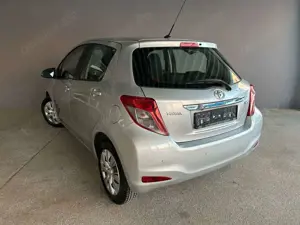 Toyota Yaris Life/1.Hand/Scheckheft/6.Gang/Kamera/PDC Bild 5