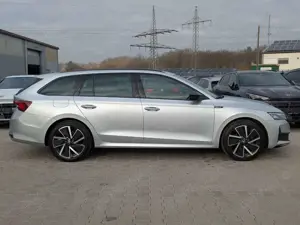Skoda Octavia 1.5 DSG Sportline PANO*MATRIX*AHK*5J.GAR Bild 2