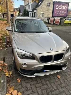 BMW X1 X1 sDrive18i Automatik, Batterie neu, Bordcomputer (Carplay nachrüstbar), Sitzheizung, AHK Bild 2
