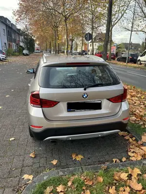 BMW X1 X1 sDrive18i Automatik, Batterie neu, Bordcomputer (Carplay nachrüstbar), Sitzheizung, AHK Bild 4