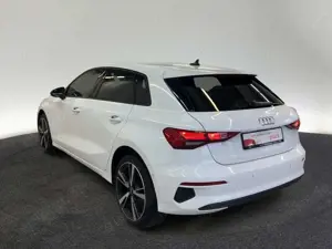 Audi A3 40 TFSI e S tronic S line Navi Sitz Bild 3