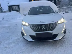 Peugeot e-2008 2008 Elektro Allure Pack Bild 3