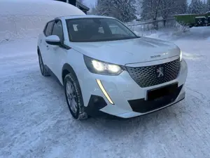 Peugeot e-2008 2008 Elektro Allure Pack Bild 1