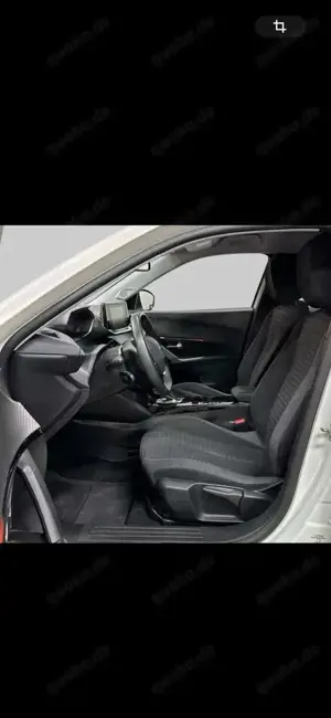 Peugeot e-2008 2008 Elektro Allure Pack Bild 2