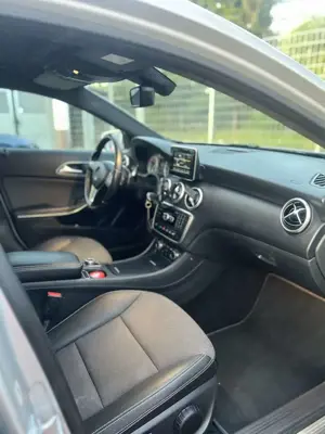 Mercedes-Benz A 180 (BlueEFFICIENCY) 7G-DCT Bild 5