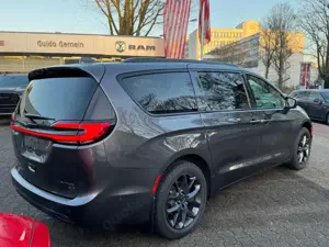 Chrysler Pacifica 3.6l V6 Allrad Limited S unfallfrei + deutsche Ers Bild 4