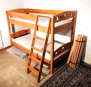 Etagenbett mit Schrägleiter, Roll Lattenrost, Matrazen, Aufbewahrungsboxen