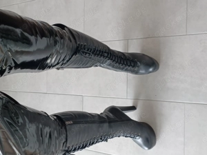 Cremeweiss auf glänzend Schwarz? Interesse?