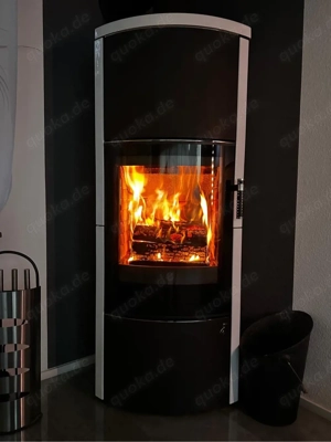 Kaminofen ECUADOR H SE mit Aussenschornstein inkl. Glaseckschutz