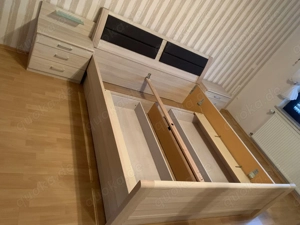 Schlafzimmer (Bett,Nachtkonsulen Schrank) 