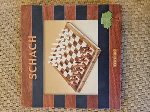 Edles Schachspiel aus Vollholz