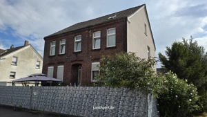 ***Dreifamilienhaus mit Potenzial zur Mietsteigerung*** ca. 247m  Wfl. mit Garten und Stellplätzen Bild 3