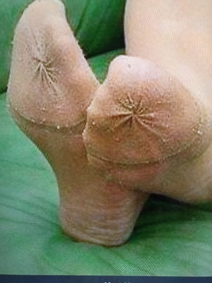 Suche hautfarbene Nylonstrumpfhosen mit Stark verstärkt Zehen und Hackenteil wie Auf den Foto