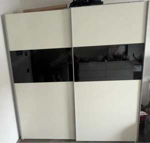 Kleiderschrank mit Schwebetüren 