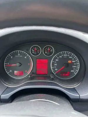 Audi A3 2.0 TDI Attraction Bild 3