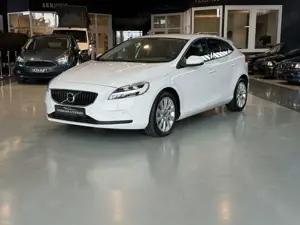 Volvo V40 T2 Momentum Rfkam+AHK+NAV+Sound+LED