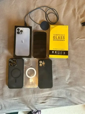 iPhone 13 Pro Max mit Zubehör