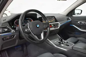 BMW 320 D TOURING SPORT LINE*FINANZIERUNG MÖGLICH* Bild 2