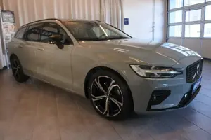 Volvo V60 B4 Bz Plus Dark *Panorama-ACC-19Zoll-360°* Bild 4