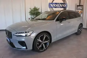 Volvo V60 B4 Bz Plus Dark *Panorama-ACC-19Zoll-360°* Bild 2