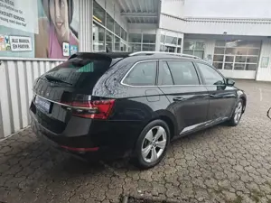 Skoda Superb 2.0 TDI PREMIUM EDITION PDC LEDER KAMERA NAVI SHZ Bild 4