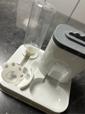 Futter und Wasserspender